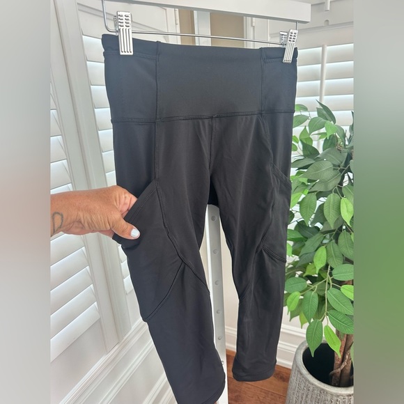Lululemon Outrun Cropped Leggings in Black Size 4 - Picture 2 of 7